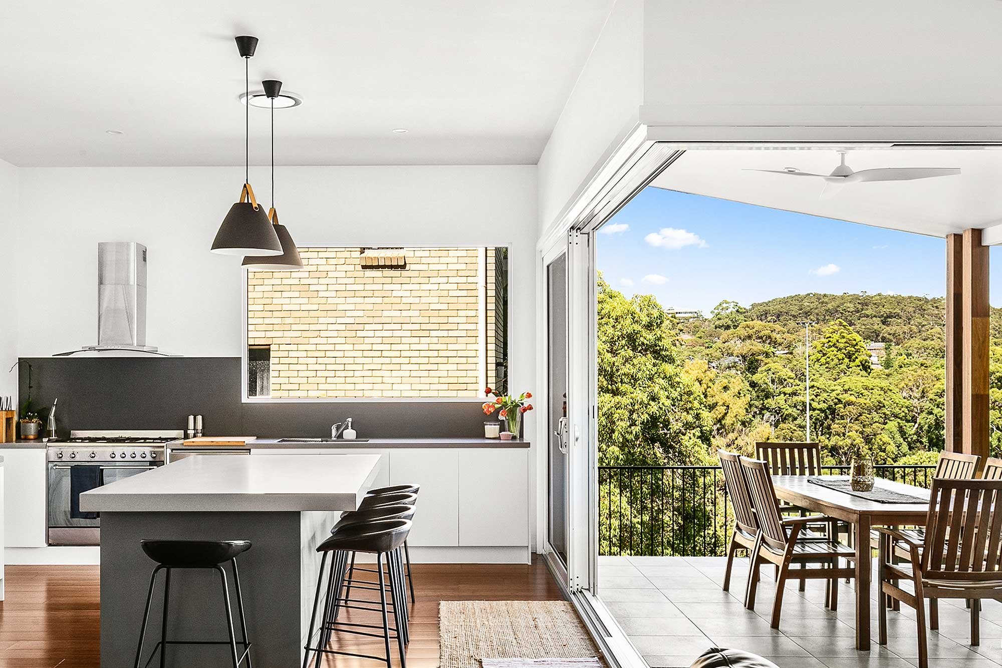 hallandhart-H0010-2000-011-1