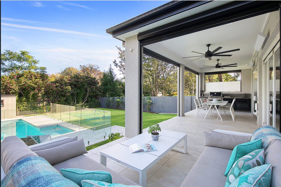 hallandhart-H0110-2000-014